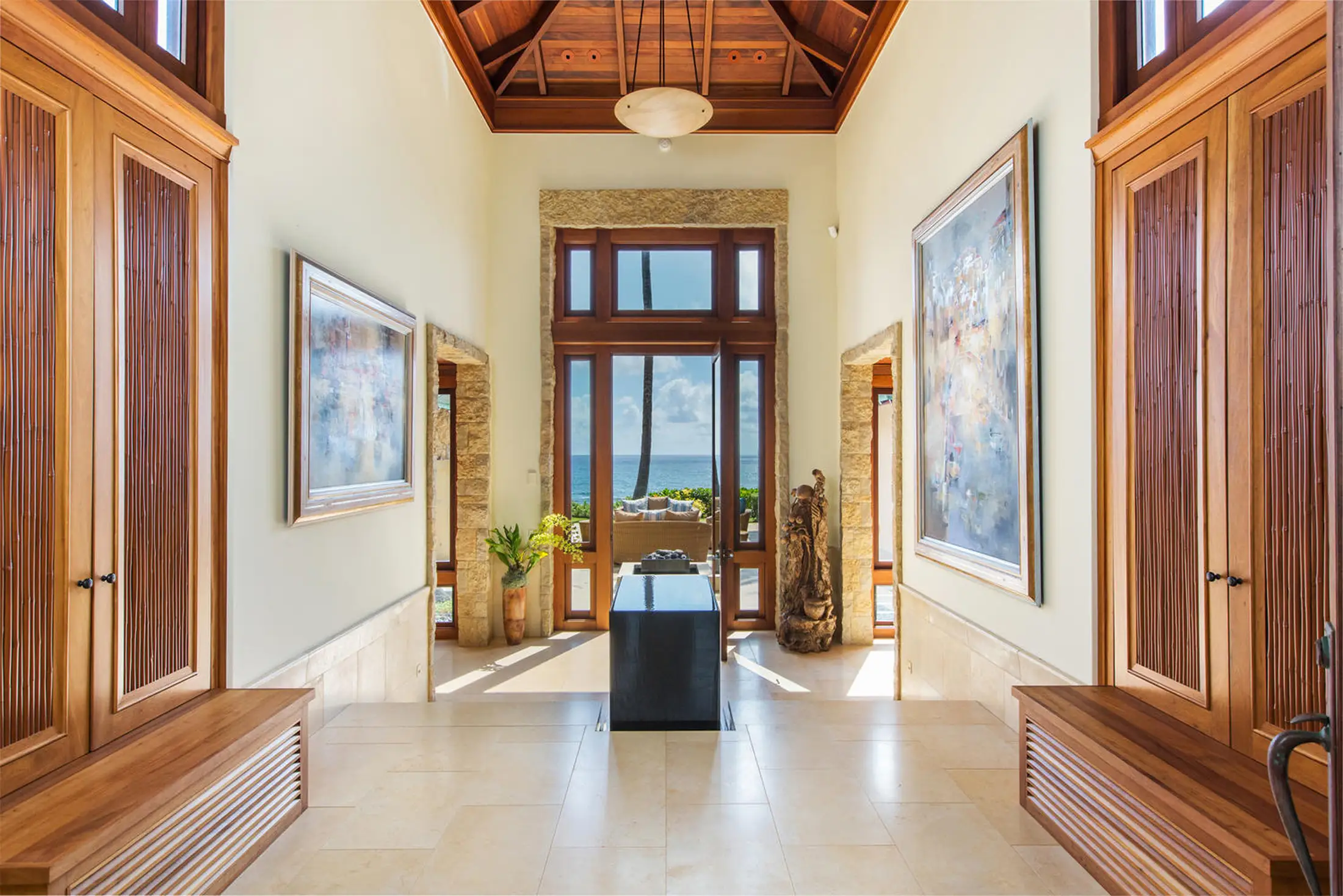 Aliomanu Beachfront Custom Home Entrance