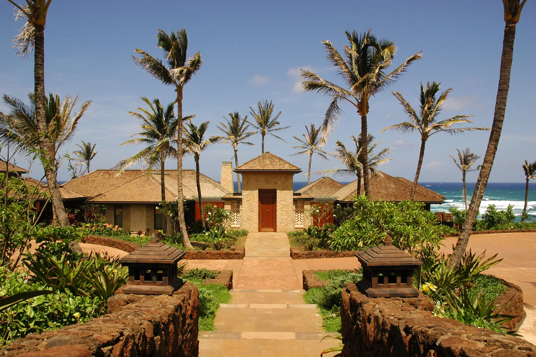 Aliomanu Beachfront Custom Home Entrance