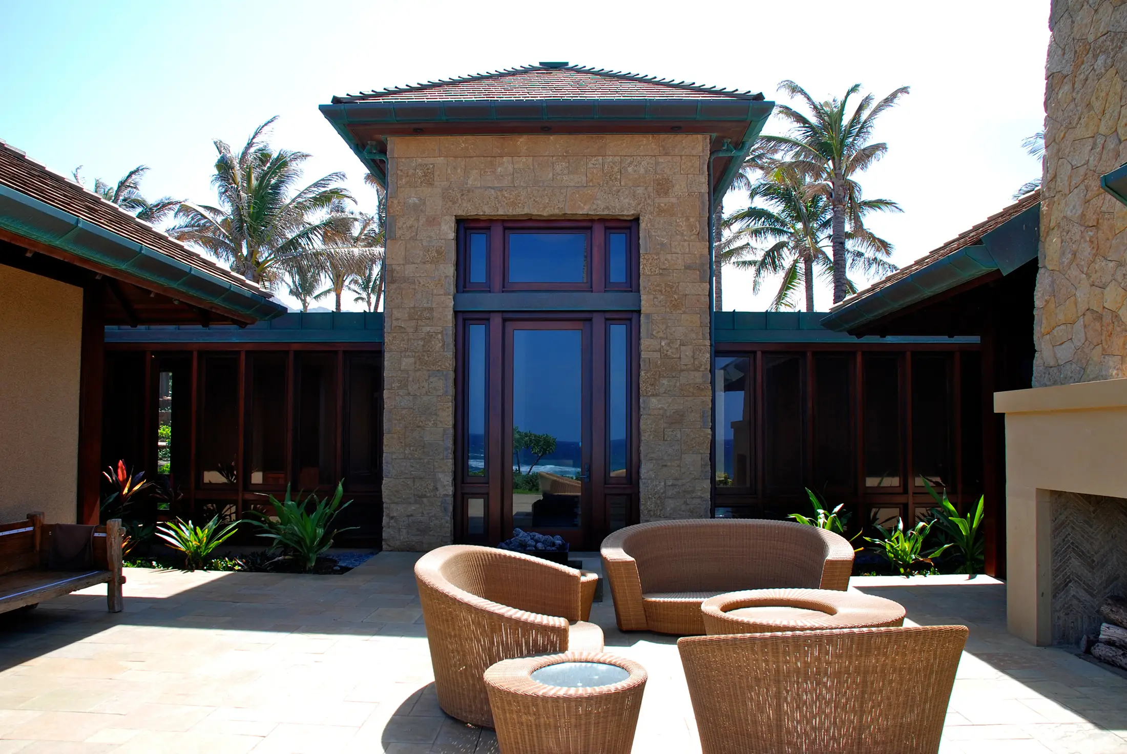 Aliomanu Beachfront Custom Home Outdoor Entertaining Area