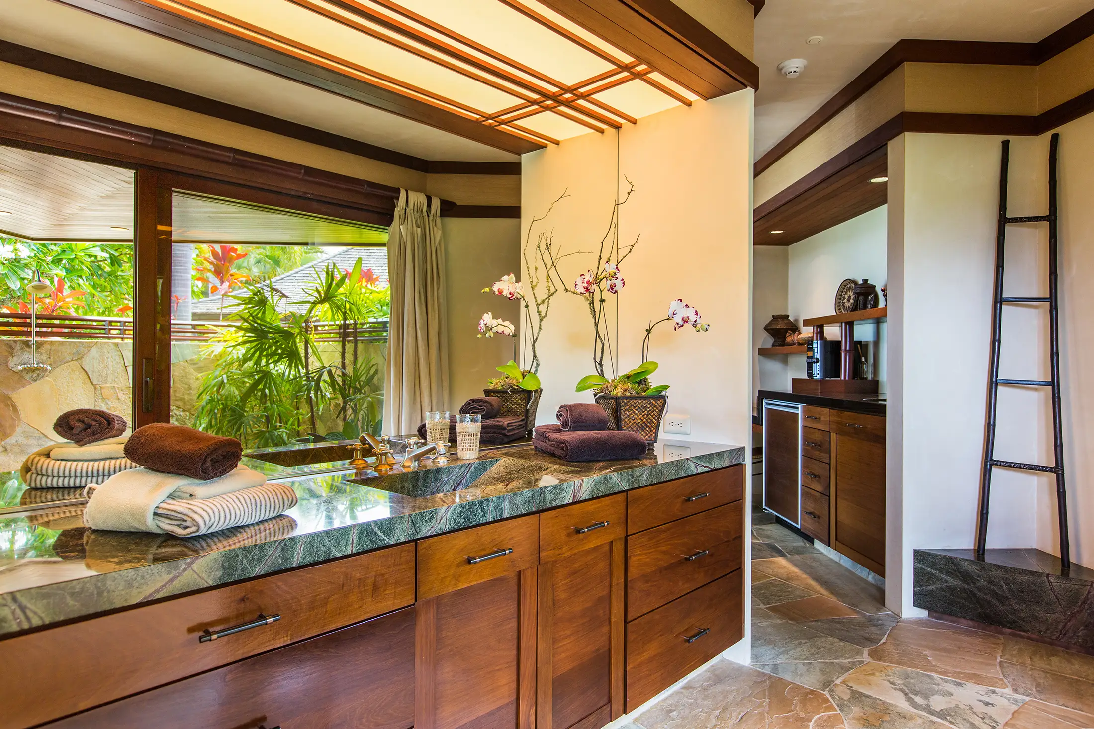 The Point at Anini Vista Bathroom
