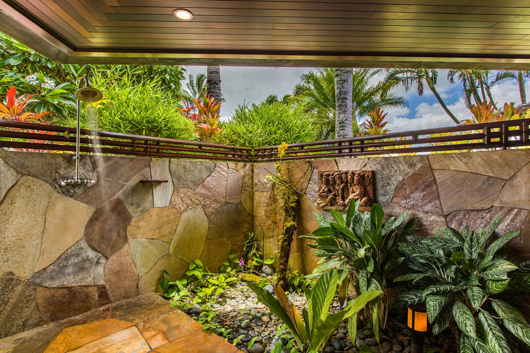 The Point at Anini Vista Outdoor Shower